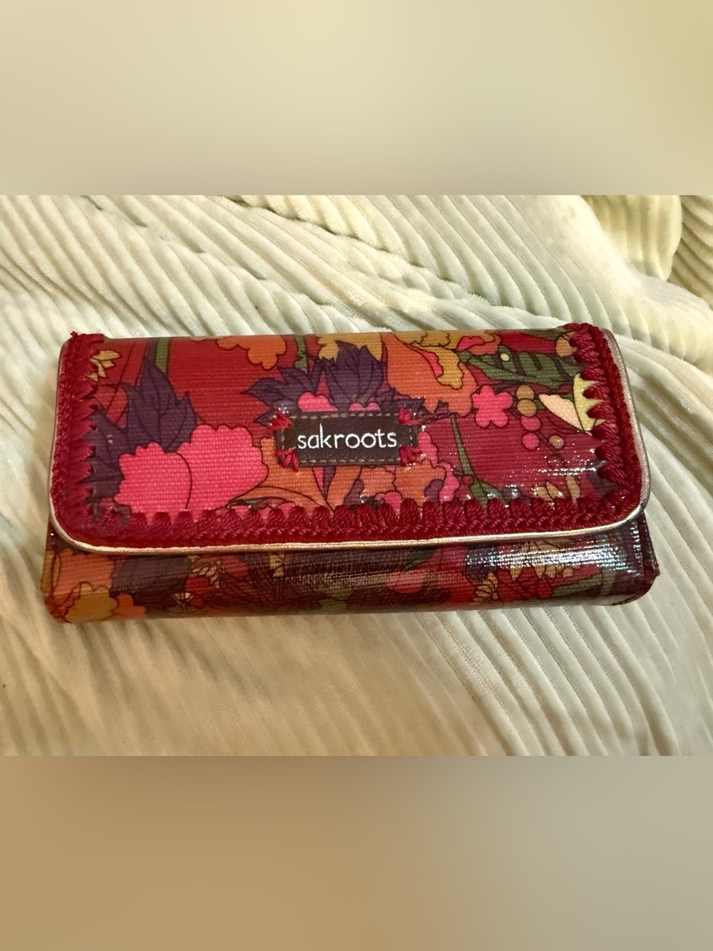Sakroots Red Multicolor Floral Embroidered Clutch Wallet in great condition ♥️
